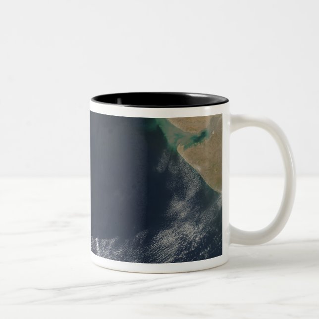 Wolken über dem Arabischen Meer Zweifarbige Tasse (Rechts)