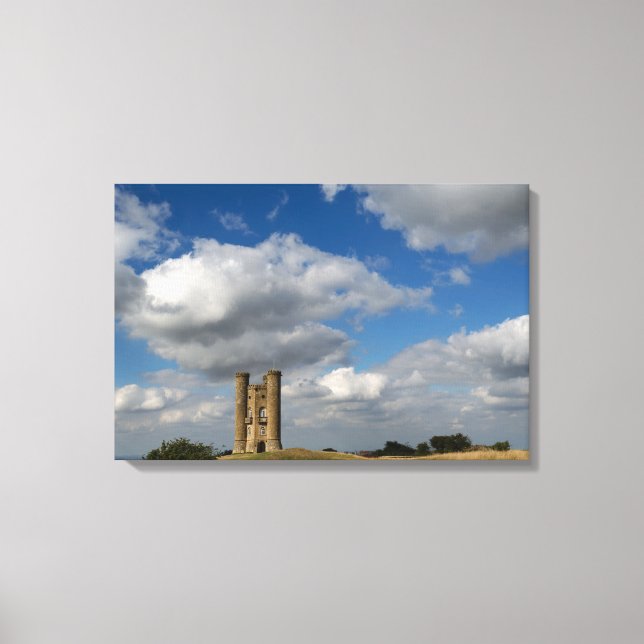 Wolken über dem Broadway Tower, Cotswolds Leinwand (Vorderseite)