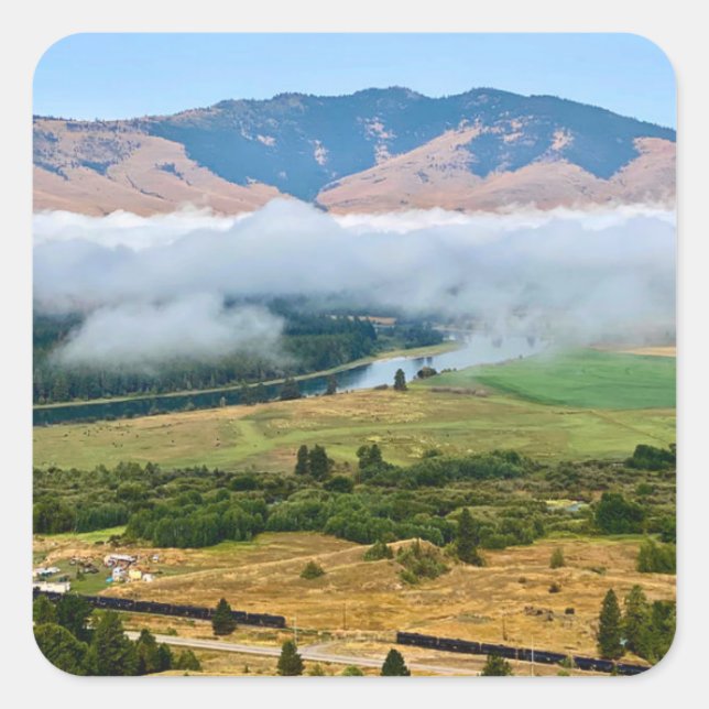 Wolken über dem Flathead River Quadratischer Aufkleber (Vorderseite)