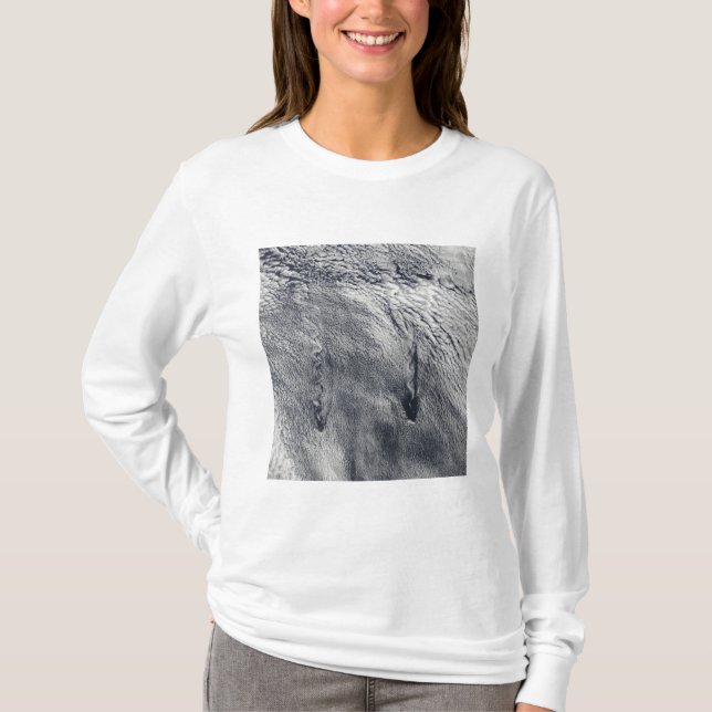Wolken über den Juan Fernandez Inseln T-Shirt (Vorderseite)