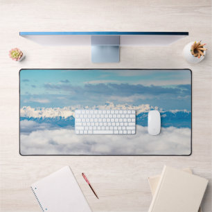 Wolken und Schneeberg Triglav Schreibtischunterlage