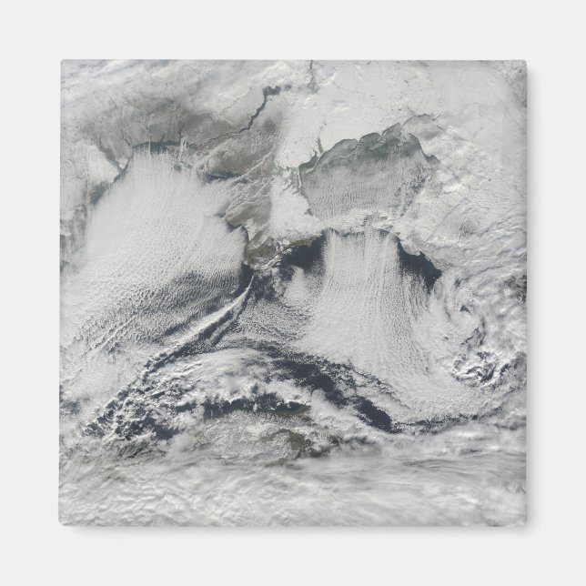 Wolkenbildung über dem Schwarzen Meer Magnet (Vorne)