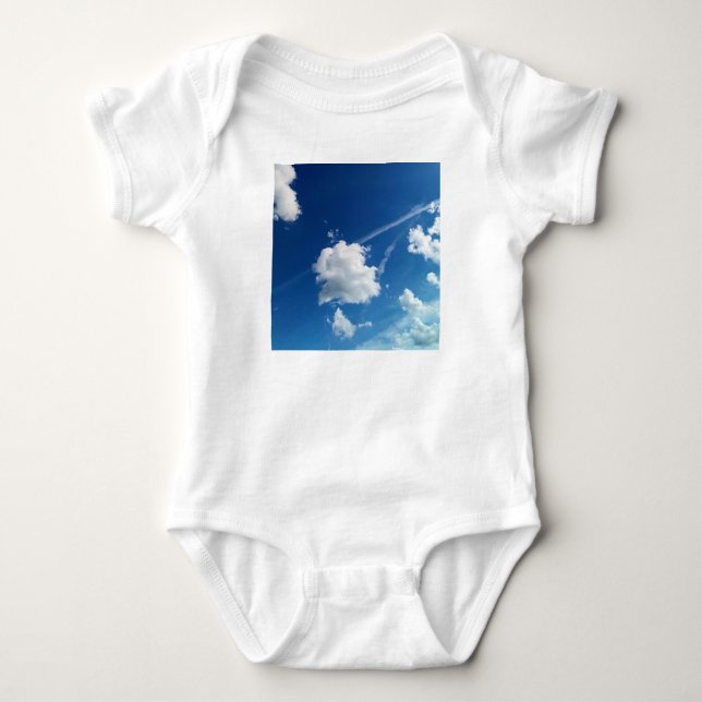 Wolkenflecken Baby Strampler (Vorderseite)