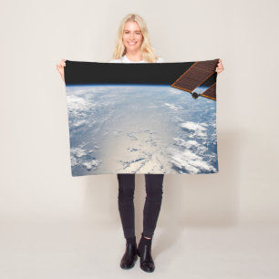 Wolkenformationen rund um den Sonnenuntergang vor  Fleecedecke