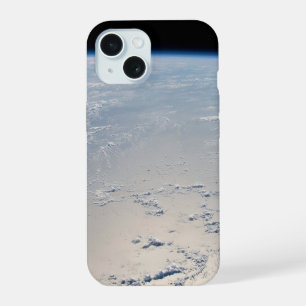 Wolkenformationen um den Sonnenglanz im Pazifik iPhone 15 Hülle