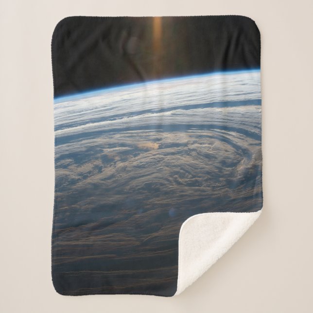 Wolkenkratzer im Südindischen Ozean. Sherpadecke (Vorderseite)