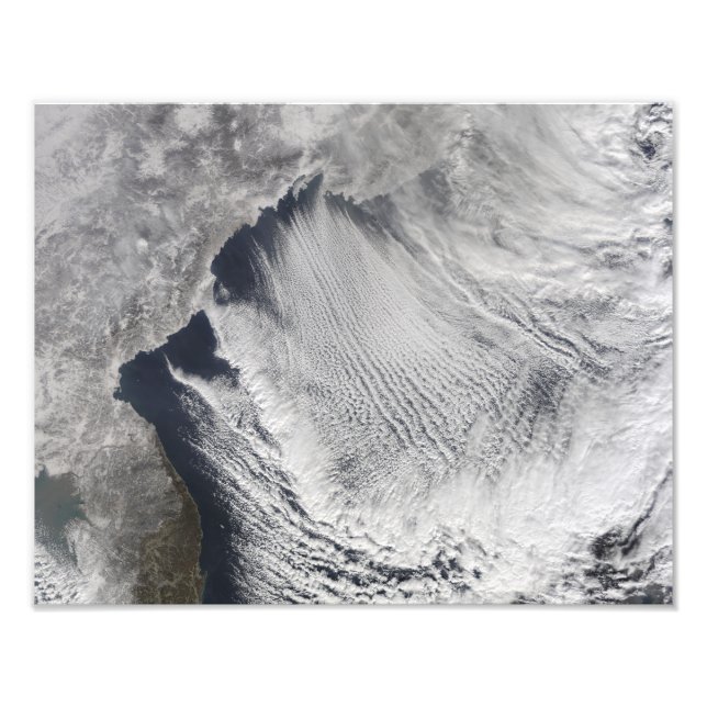 Wolkenkratzer über dem japanischen Meer Fotodruck (Vorne)