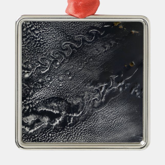 Wolkenkratzer über den Kapverdischen Inseln Ornament Aus Metall (Vorne)