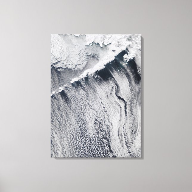 Wolkenmuster, die über der Aleutianinsel sichtbar  Leinwanddruck (Vorderseite)