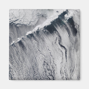 Wolkenmuster, die über der Aleutianinsel sichtbar  Magnet