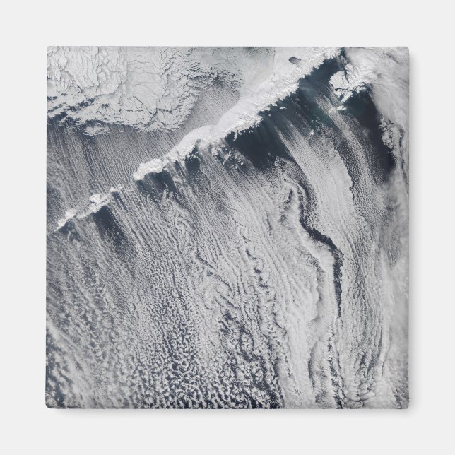 Wolkenmuster, die über der Aleutianinsel sichtbar  Magnet (Vorne)