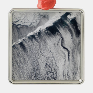 Wolkenmuster, die über der Aleutianinsel sichtbar  Ornament Aus Metall