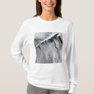 Wolkenmuster, die über der Aleutianinsel sichtbar T-Shirt