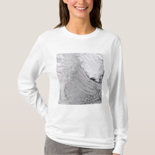 Wolkenstrassen im Labrador-Meer T-Shirt