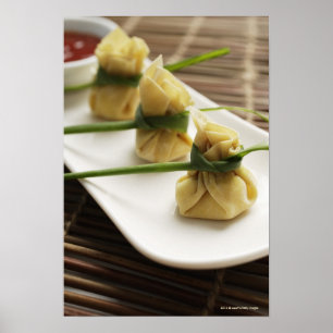 Wollknödel mit weißer Chili-Sauce Poster