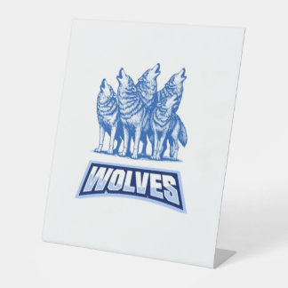 Wolves Throw Pillow Sockelschild