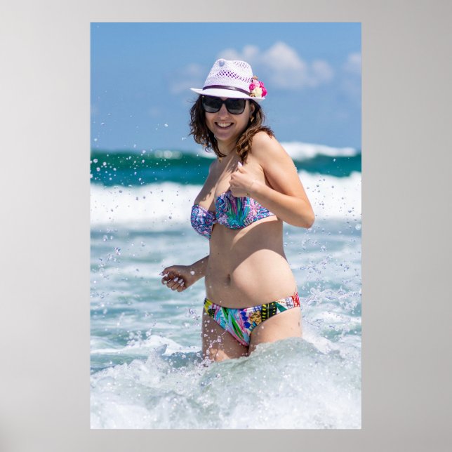 Woman Enjoying A Day At The Beach Poster (Vorne)