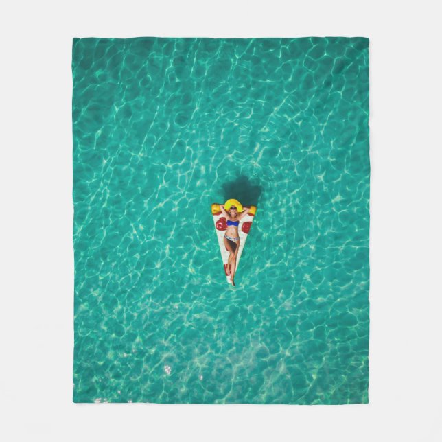 Woman in pizza float fleecedecke (Vorderseite)