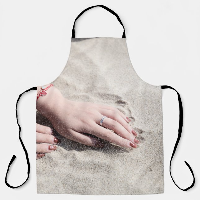 Woman lying on white sand schürze (Vorderseite)