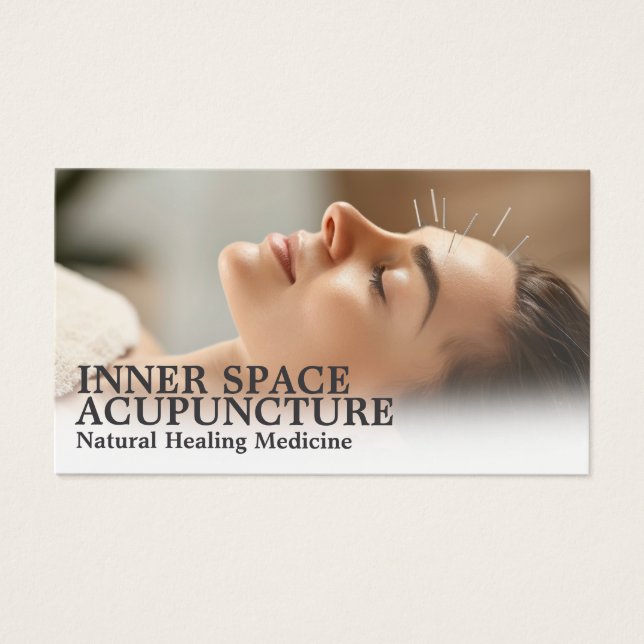 Woman Relaxing Getting Acupuncture  (Vorderseite)