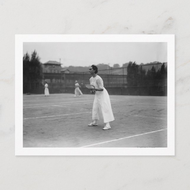 Woman Tennis Player macht Foto fertig Postkarte (Vorderseite)