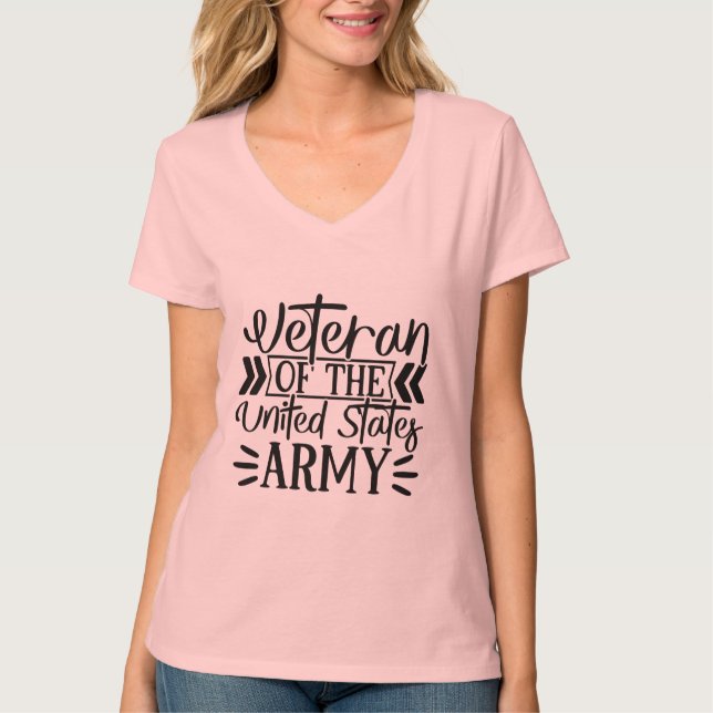 Woman's Army Veteran Proud Military V-Neck T-Shirt (Vorderseite)