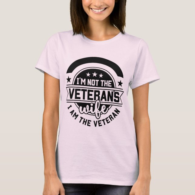 Woman's Army Veteran Proud Military V-Neck T-Shirt (Vorderseite)