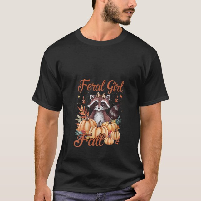 Womens Feral Girl Fall Raccoon Pumpkin Jahreszeit  T-Shirt (Vorderseite)