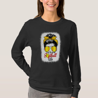 Womens Loud & Proud Softball Ehefrau Messy Bun Leo T-Shirt