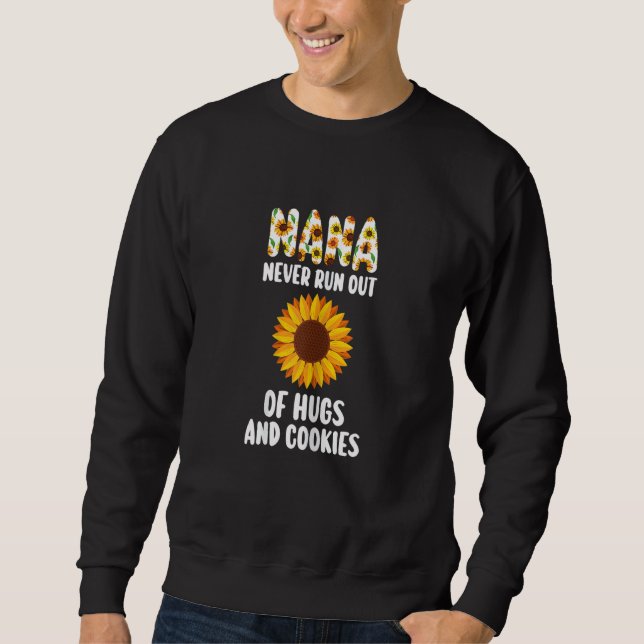 Womens Nana never run out of hugs & cookies Nana G Sweatshirt (Vorderseite)