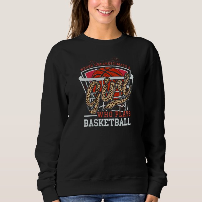 Womens Never Underestimate A Girl Who Plays Basket Sweatshirt (Vorderseite)