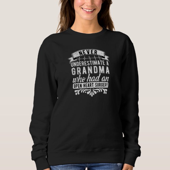 Womens Never Underestimate A Grandma Who Had A Ope Sweatshirt (Vorderseite)