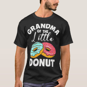 Womens Oma Donut Dessert Food Baby Dusche Gran T-Shirt