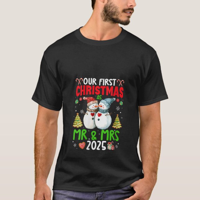 Womens Our First Christmas as Mr Mrs 2025 Couple M T-Shirt (Vorderseite)