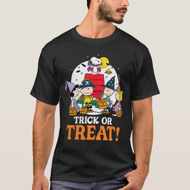 Womens Peanuts Halloween Trick Or Treat moonlight  T-Shirt (Vorderseite)