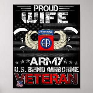 Womens Proud Ehefrau Army Us 82. Im Flugzeug Veter Poster