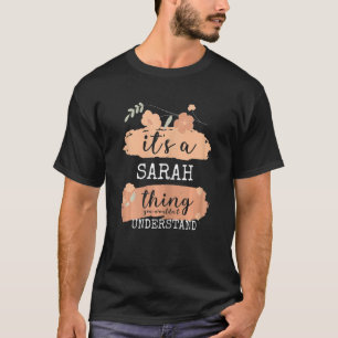 Womens Sarah Birthday Name Es ist eine Sarah Sache T-Shirt