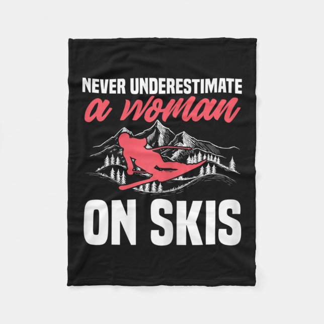 Womens Ski Funny Skiing Never Underestimate A Woma Fleecedecke (Vorderseite)