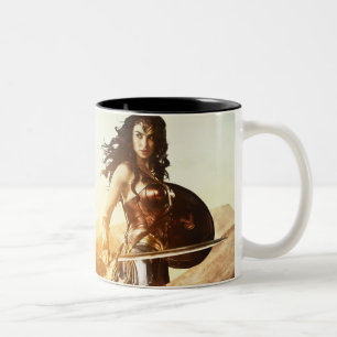 Wonder Woman bei Sunset Zweifarbige Tasse