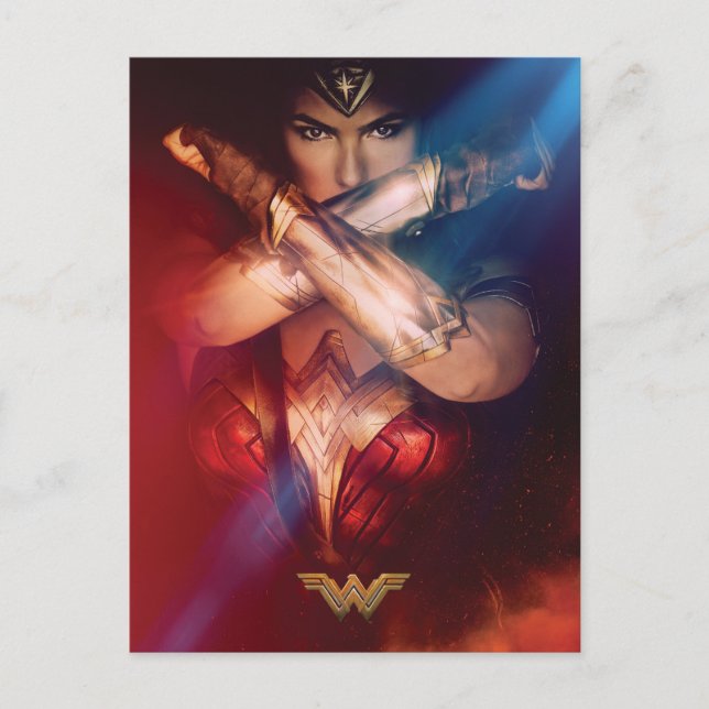 Wonder Woman Blocking With Bracelets Postkarte (Vorderseite)