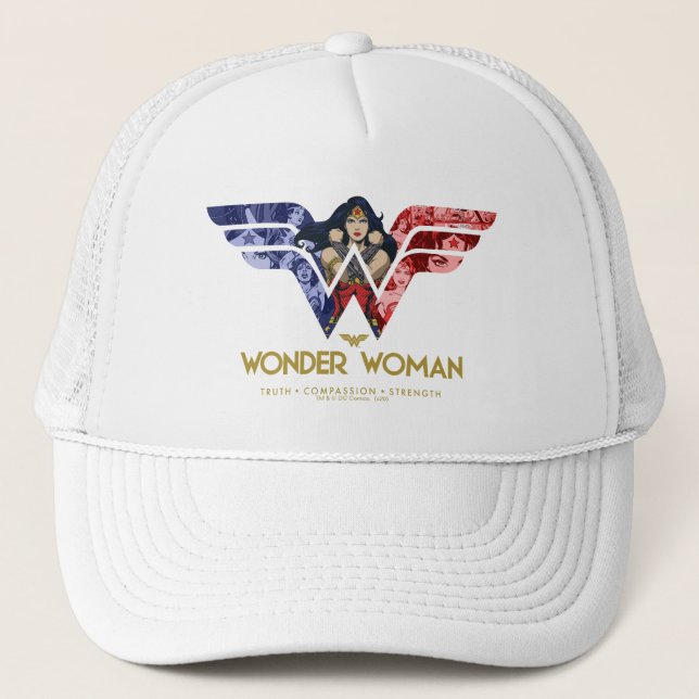 Wonder Woman Crossed Arms in Logo Collage Truckerkappe (Vorderseite)