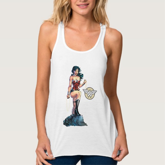Wonder Woman Gripping Lasso Atop Rock Tank Top (Vorderseite)