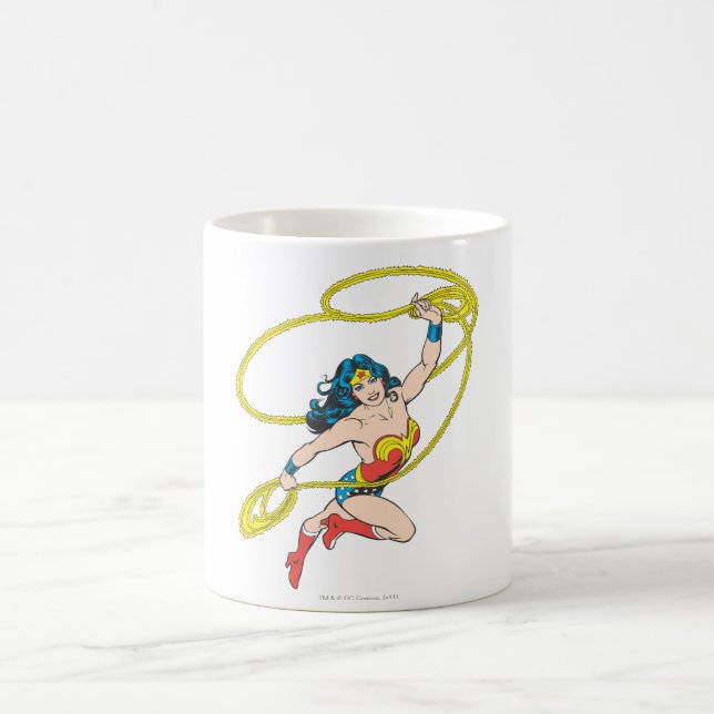 Wonder Woman Holds Lasso 3 Tasse (Mittel)