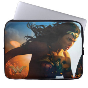 Wonder Woman läuft auf dem Schlachtfeld Laptopschutzhülle