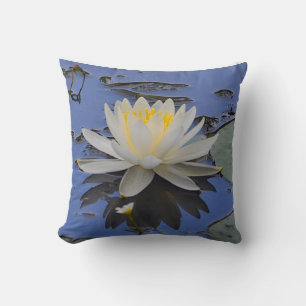 Wondrous Water Lily Kissen