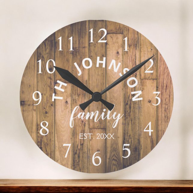 Wood Custom Family Name Rustic Farmhouse Runde Wanduhr (Von Creator hochgeladen)