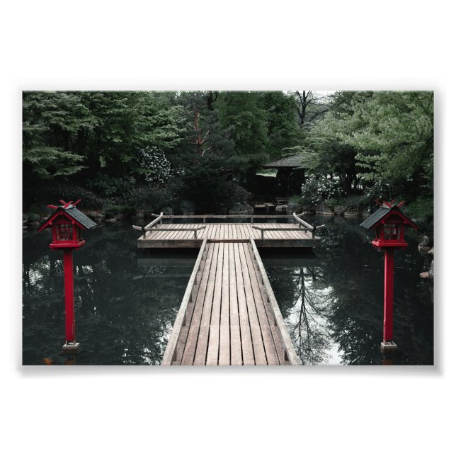 Wooden Pier framed by red Lanterns Fotodruck (Vorne)