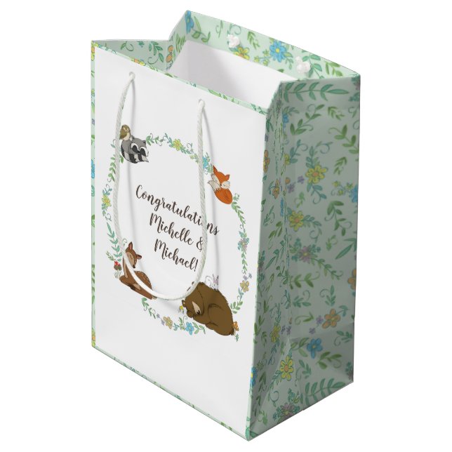 Woodland Animal Baby Dusche Mittlere Geschenktüte (Rückseite Schrägansicht)