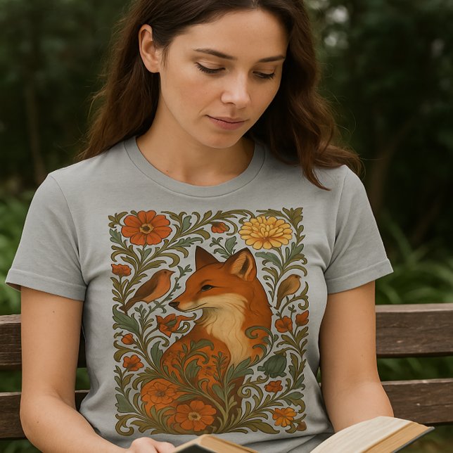Woodland Grace Fox Motif in Bloom T-Shirt (Von Creator hochgeladen)