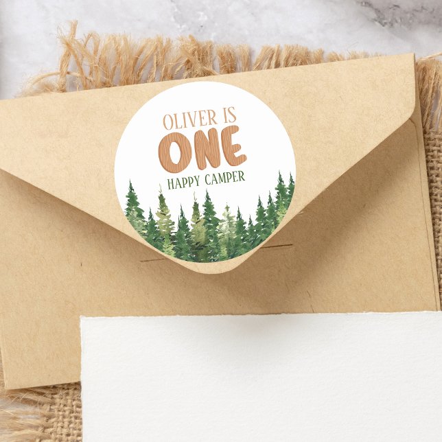 Woodland Green Rustic Happy Camper First Birthday Runder Aufkleber (Von Creator hochgeladen)